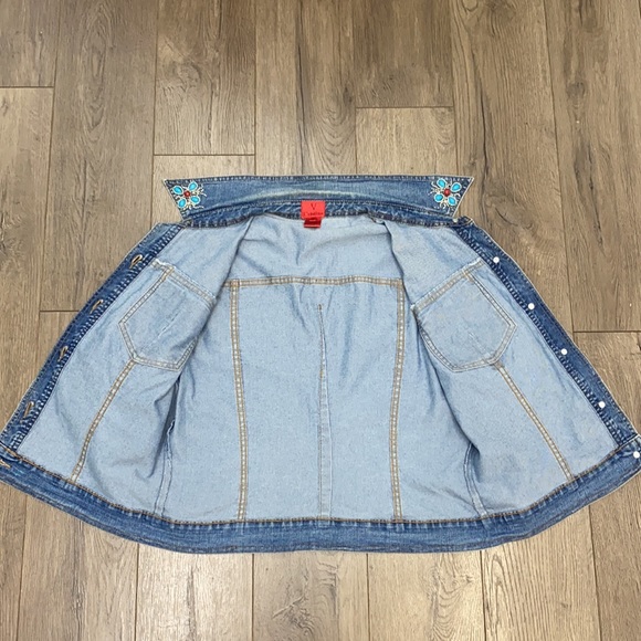 V Christina Women's Medium Blue Southwestern Influenced Jean Jacket - Picture 3 of 10